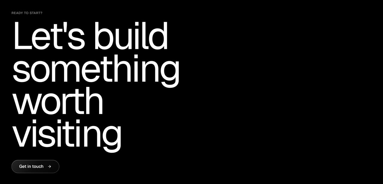 El cierre del sitio: el titular «Let's build something worth visiting» en tipografía grande sobre fondo negro, con el botón «Get in touch» debajo.