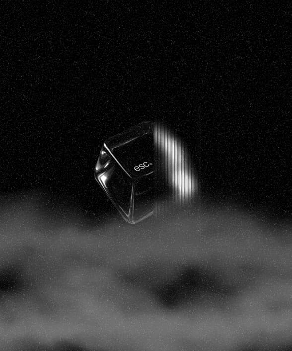 Render de una tecla «esc» de vidrio flotando sobre un banco de nubes.